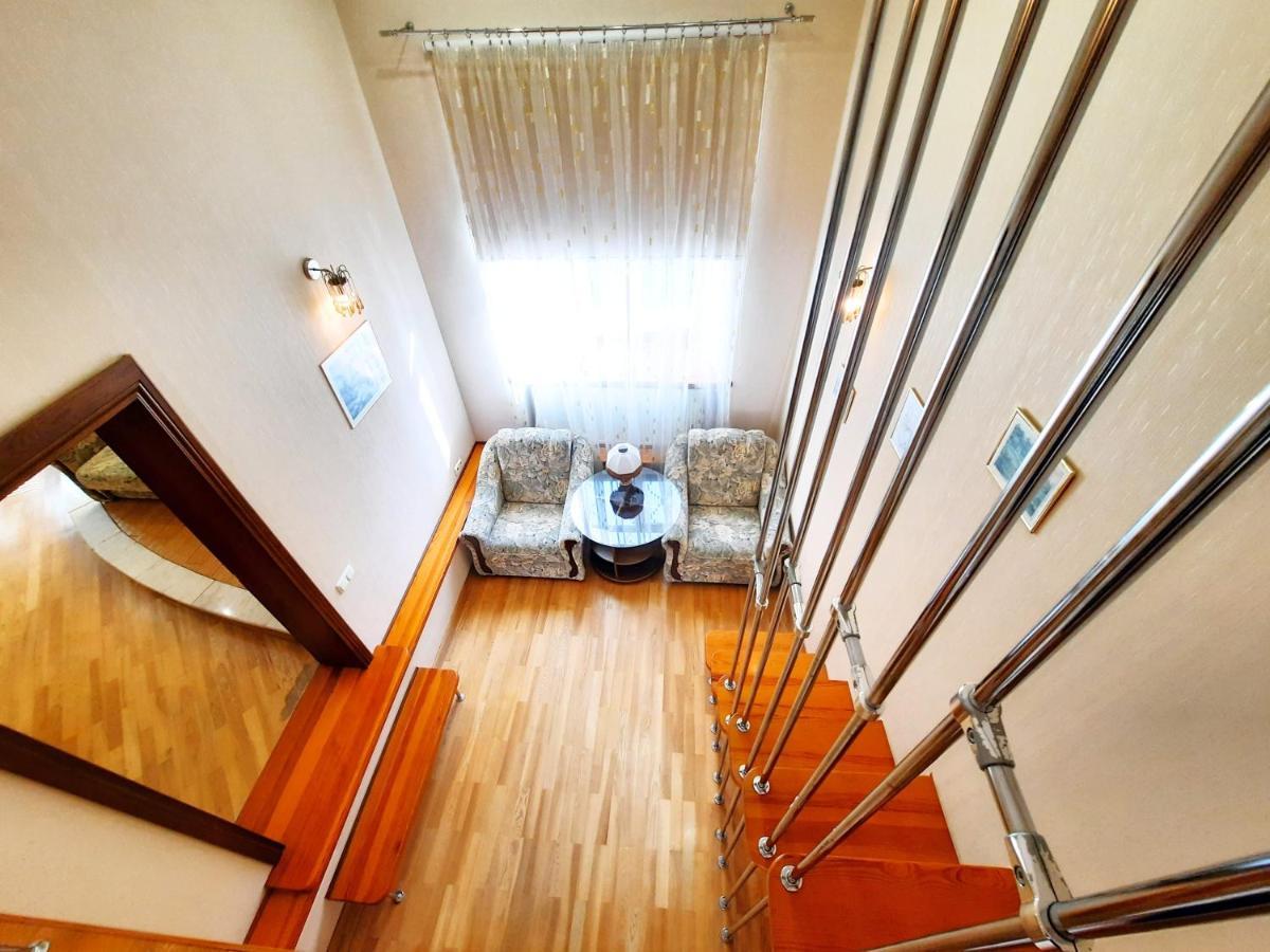 4 метра над уровнем неба Сеть апартаментов Alex Apartments в центре Бесконтактное заселение 24-7 Полтава Екстер'єр фото